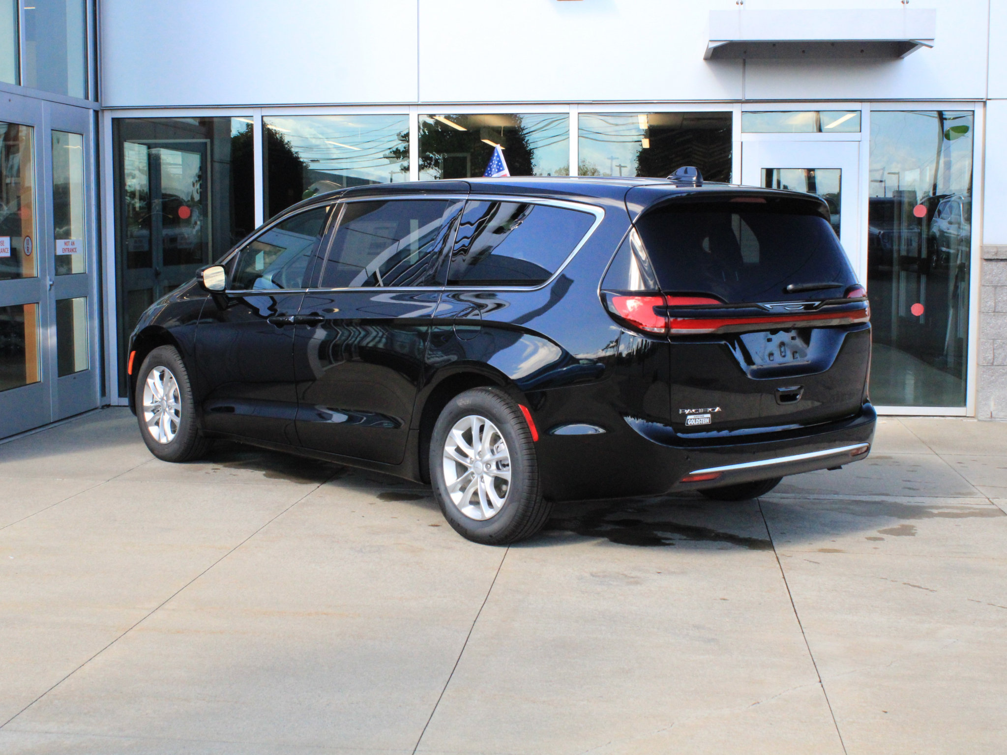 New 2027 Chrysler Pacifica Select FWD image 8