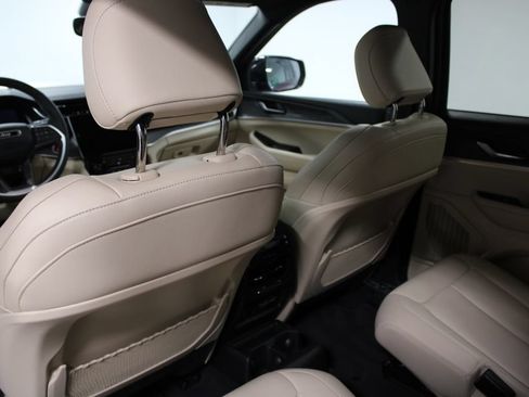 Used 2024 Jeep Grand Cherokee L Limited AWD/4WD image 27
