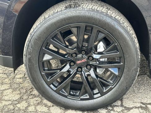 Used 2023 GMC Yukon SLT w/ SLT Premium Package image 9