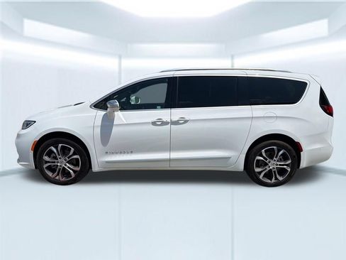 Used 2021 Chrysler Pacifica Pinnacle AWD/4WD image 3