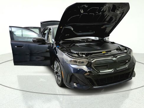Used 2024 BMW i5 M60 w/ Premium Package AWD/4WD image 9