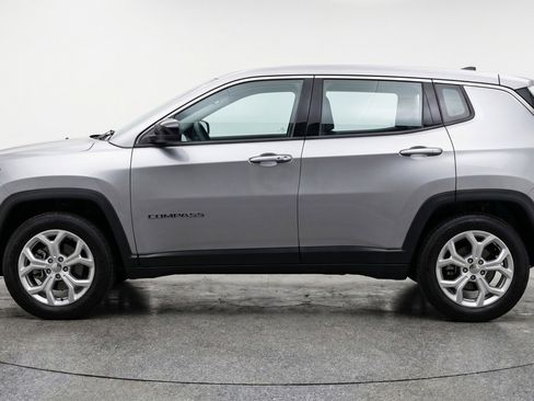 Used 2025 Jeep Compass Latitude AWD/4WD image 5