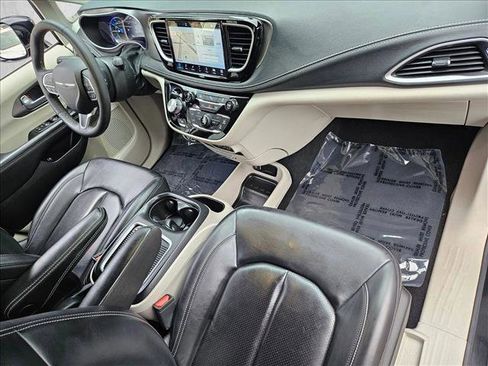 Used 2024 Chrysler Pacifica Select image 22