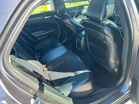 Used 2017 Chrysler 300 Limited w/ Value Package image 15
