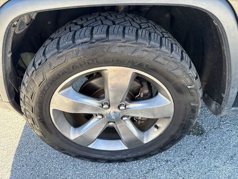 Used 2014 Jeep Grand Cherokee Limited w/ Luxury Group II image 11