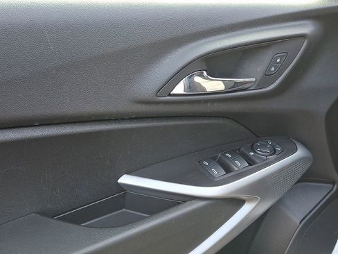 Used 2024 Chevrolet Trax LS w/ LS Convenience Package image 12