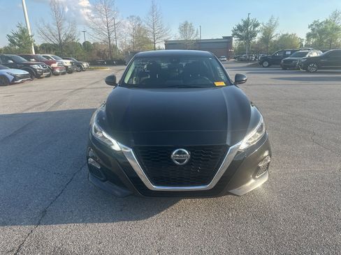 Used 2021 Nissan Altima 2.5 SV image 2
