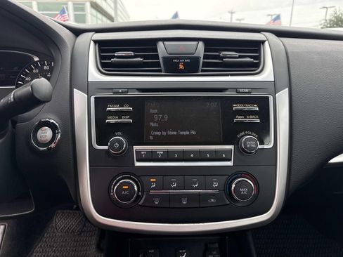 Used 2016 Nissan Altima 2.5 SR w/ Interior Lighting Package FWD image 27