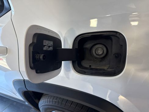 Used 2025 Chevrolet Equinox LT w/ Convenience Package II FWD image 10