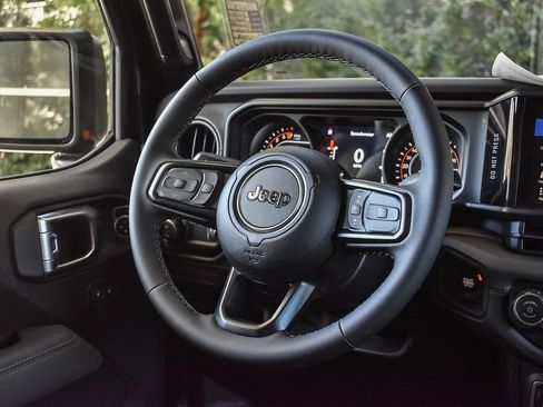 New 2026 Jeep Gladiator Mojave w/ Steel Bumper Group image 13