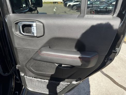 Used 2023 Jeep Wrangler Unlimited Rubicon w/ Cold Weather Group AWD/4WD image 33