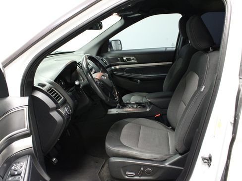 Used 2018 Ford Explorer XLT w/ Equipment Group 201A image 19
