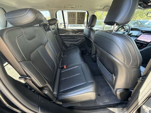 Used 2023 Jeep Grand Cherokee Limited image 27