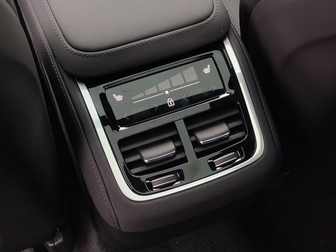 New 2026 Volvo XC90 B6 Plus w/ Protection Package image 25