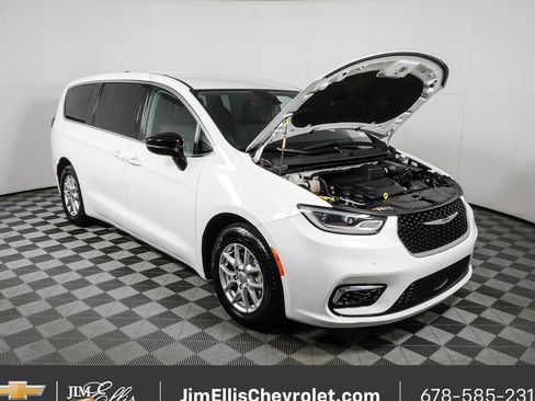 Used 2024 Chrysler Pacifica Touring-L FWD image 34