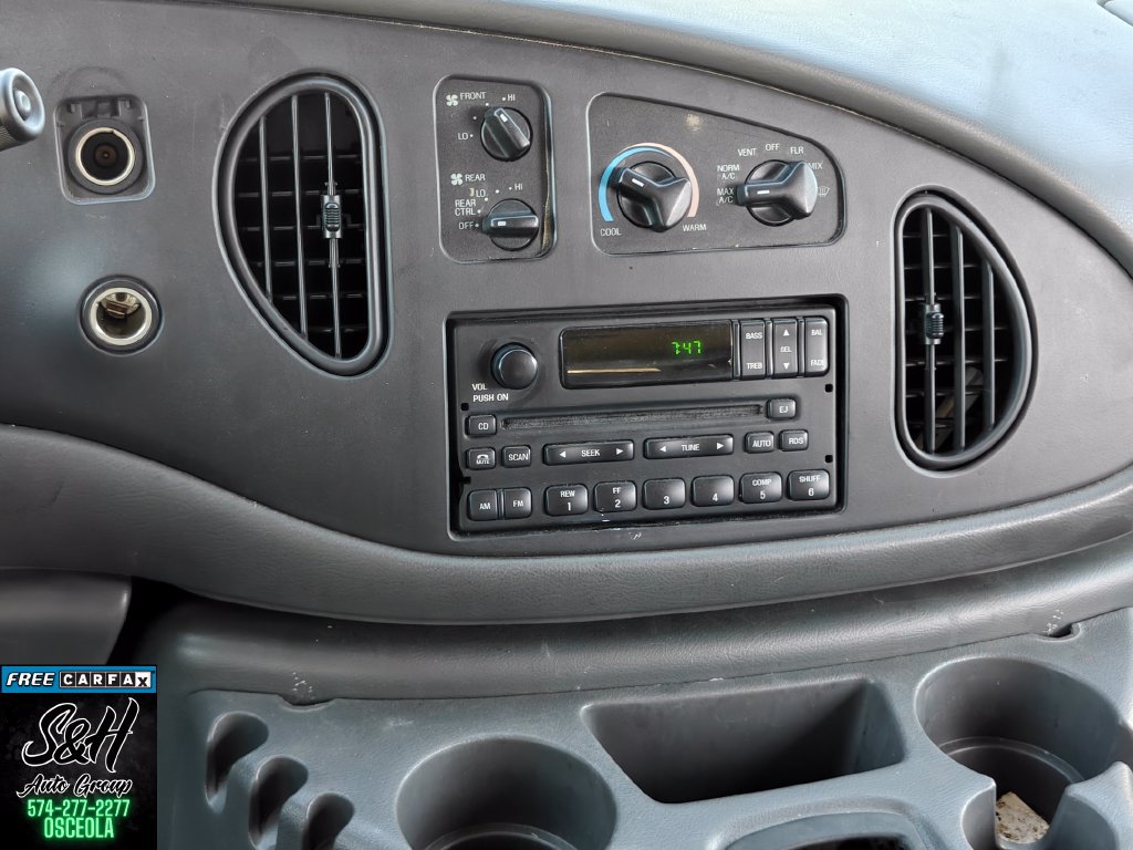 Used 2003 Ford E-350 and Econoline 350 Club Wagon RWD image 7