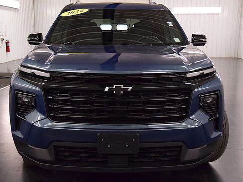 Used 2024 Chevrolet Traverse LT w/ Midnight/Sport Edition AWD/4WD image 2