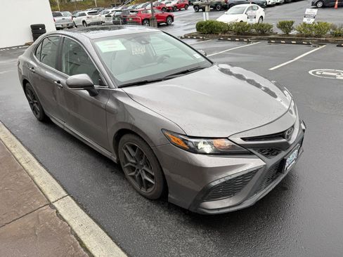 Used 2023 Toyota Camry SE w/ Cold Weather Package image 7