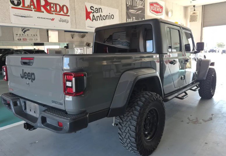 Used 2021 Jeep Gladiator Sport AWD/4WD image 4