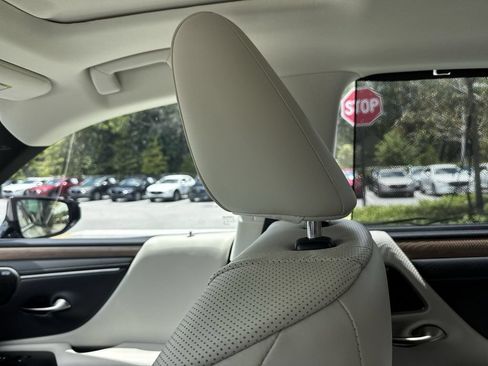 Used 2024 Lexus ES 300h Ultra Luxury w/ Accessory Package (Z2) FWD image 16