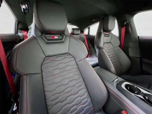 New 2026 Audi RS e-tron GT Base image 27