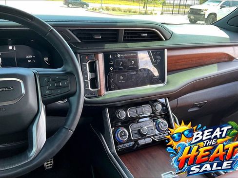 Used 2023 GMC Yukon XL Denali Ultimate AWD/4WD image 8