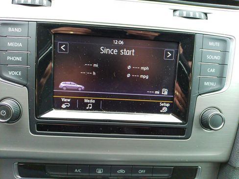 Used 2015 Volkswagen Golf TDI S image 19