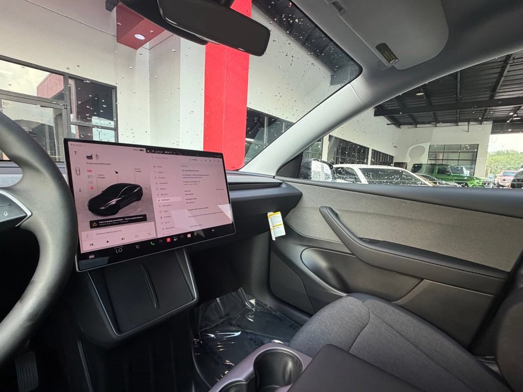 Used 2026 Tesla Model Y AWD image 21
