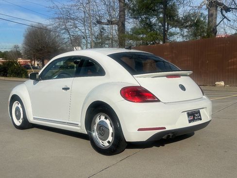 Used 2015 Volkswagen Beetle 1.8T Classic image 16