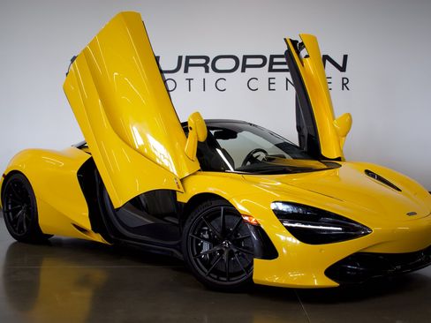 Used 2022 McLaren 720S Luxury RWD image 3