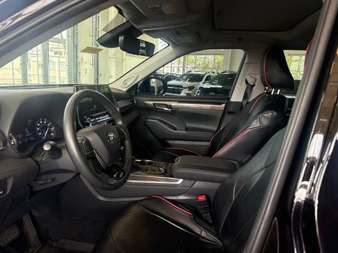Used 2020 Toyota Highlander Limited AWD/4WD image 4