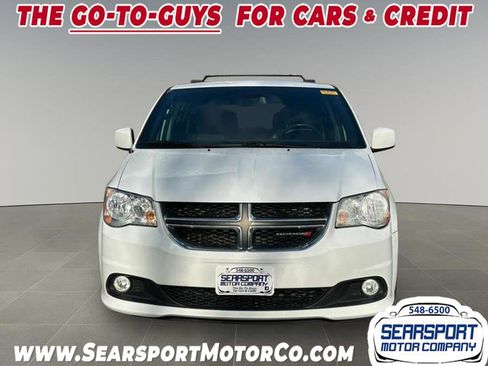 Used 2019 Dodge Grand Caravan SXT image 2
