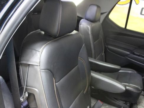Used 2019 Chevrolet Traverse LT w/ LPO, Blackout Package AWD/4WD image 9