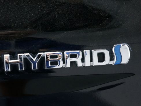 Used 2020 Toyota Camry XLE image 30