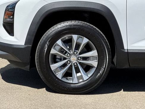 New 2027 Chevrolet Equinox LT FWD image 40