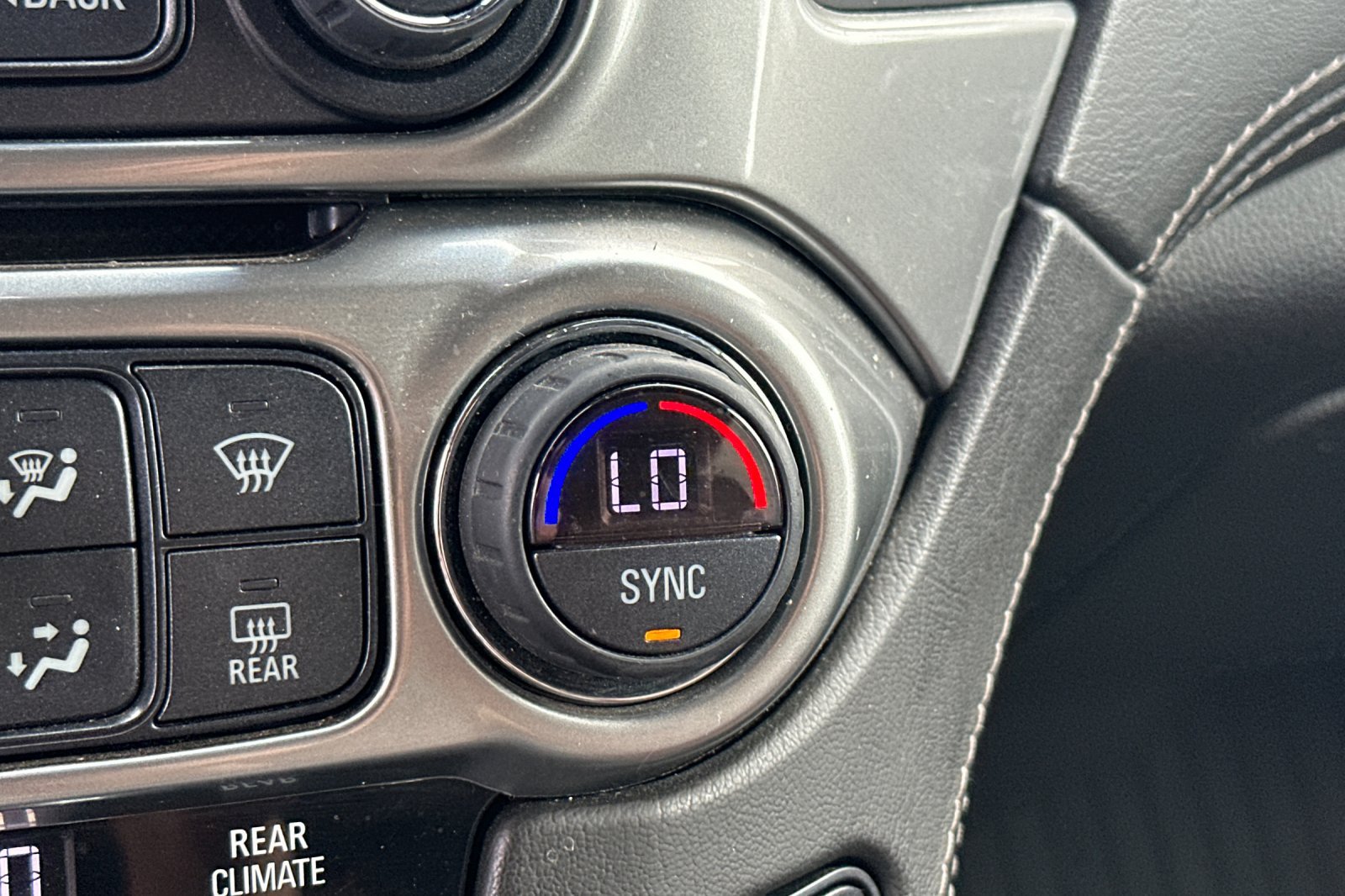 Used 2019 Chevrolet Suburban Premier w/ Premier Plus Edition AWD/4WD image 30