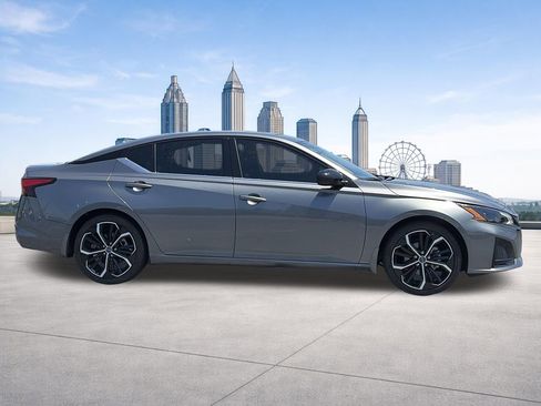 Certified 2023 Nissan Altima 2.5 SR FWD image 6
