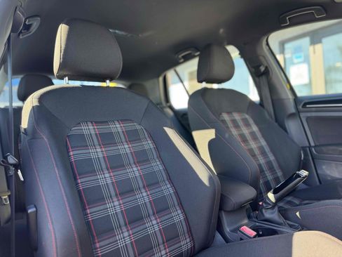 Used 2017 Volkswagen GTI SE image 18