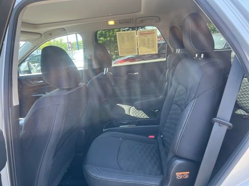Used 2022 Nissan Pathfinder SV w/ SV Premium Package FWD image 25