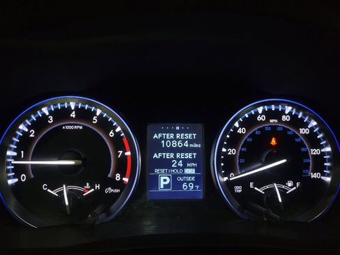 Used 2015 Toyota Highlander LE image 23