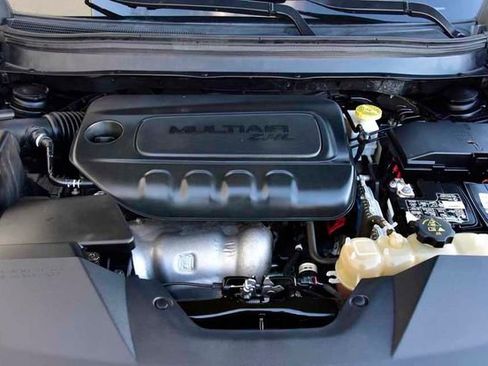 Used 2020 Jeep Cherokee Latitude w/ Cold Weather Group image 29