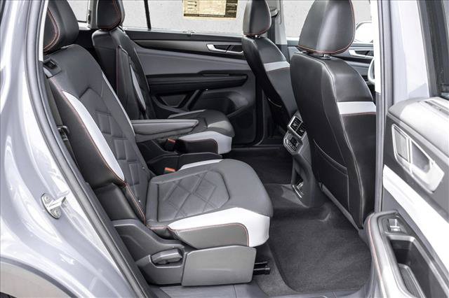 Used 2024 Volkswagen Atlas Peak Edition SEL AWD/4WD image 26