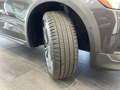 Used 2025 Volvo V60 B5 Cross Country Plus image 24