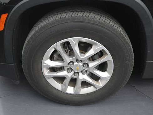 Used 2023 Chevrolet Traverse LS FWD image 9