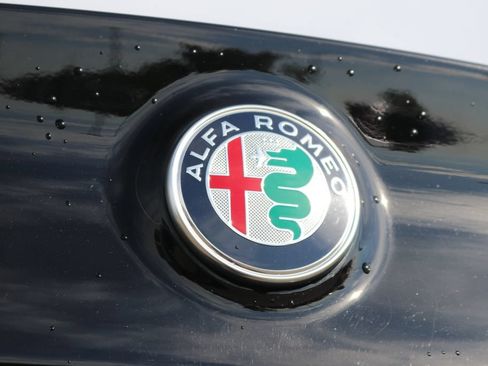 Used 2019 Alfa Romeo Giulia Ti AWD/4WD image 30