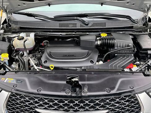 Used 2024 Chrysler Pacifica Touring-L image 30