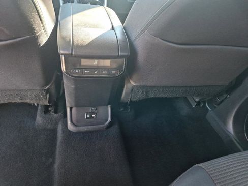 Used 2021 Toyota Highlander LE image 14