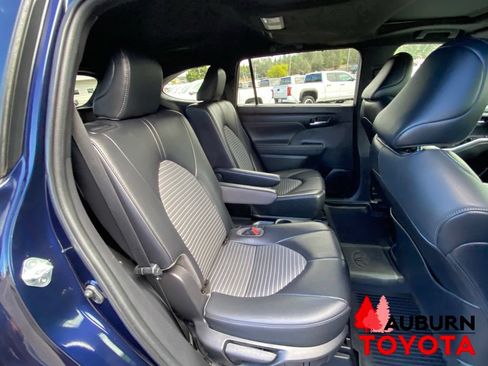 Used 2022 Toyota Highlander XSE AWD/4WD image 21