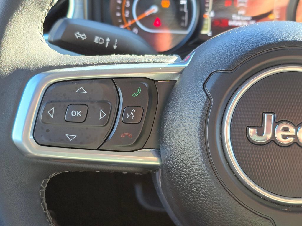 Used 2025 Jeep Wrangler Unlimited Sahara AWD/4WD image 27