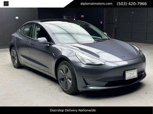 Used 2023 Tesla Model 3 Standard Range image 8